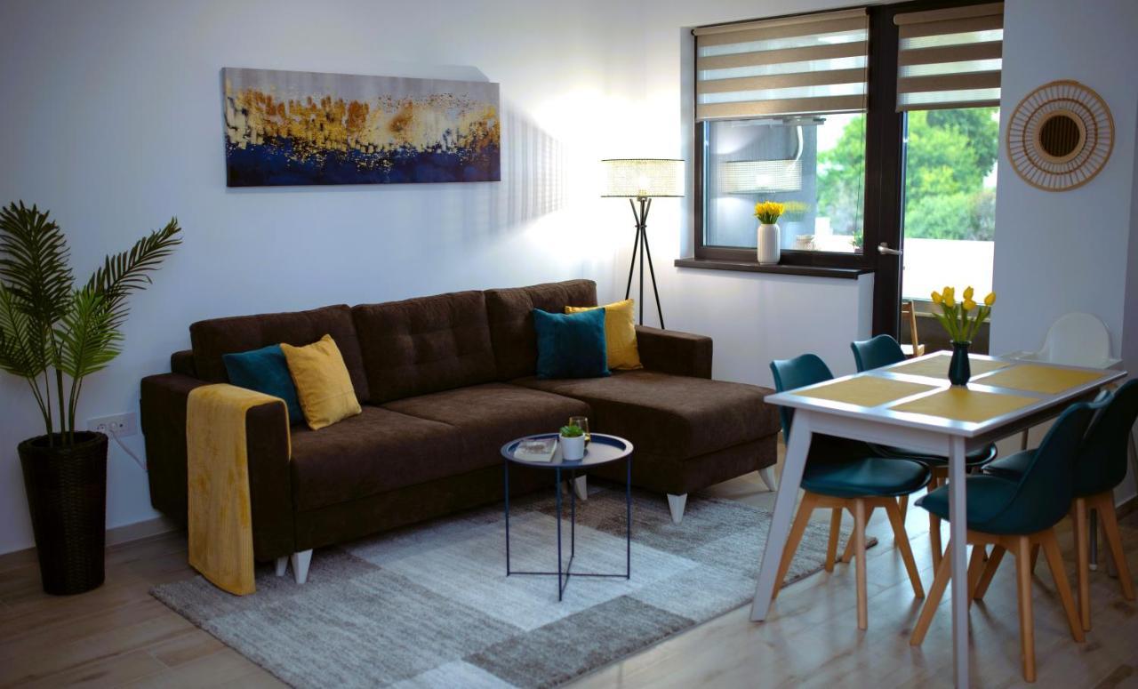 'Just Like Home' Apartment - With Private Parking Place Galaţi エクステリア 写真