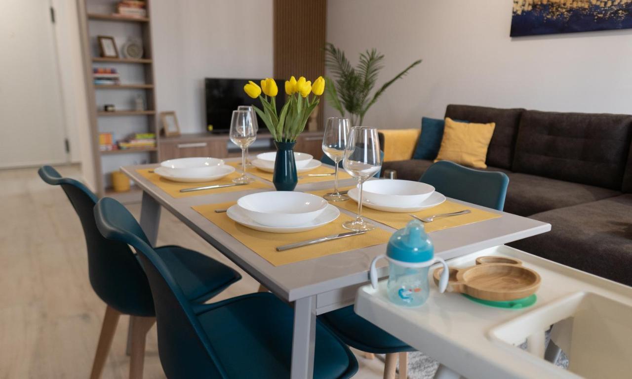 'Just Like Home' Apartment - With Private Parking Place Galaţi エクステリア 写真