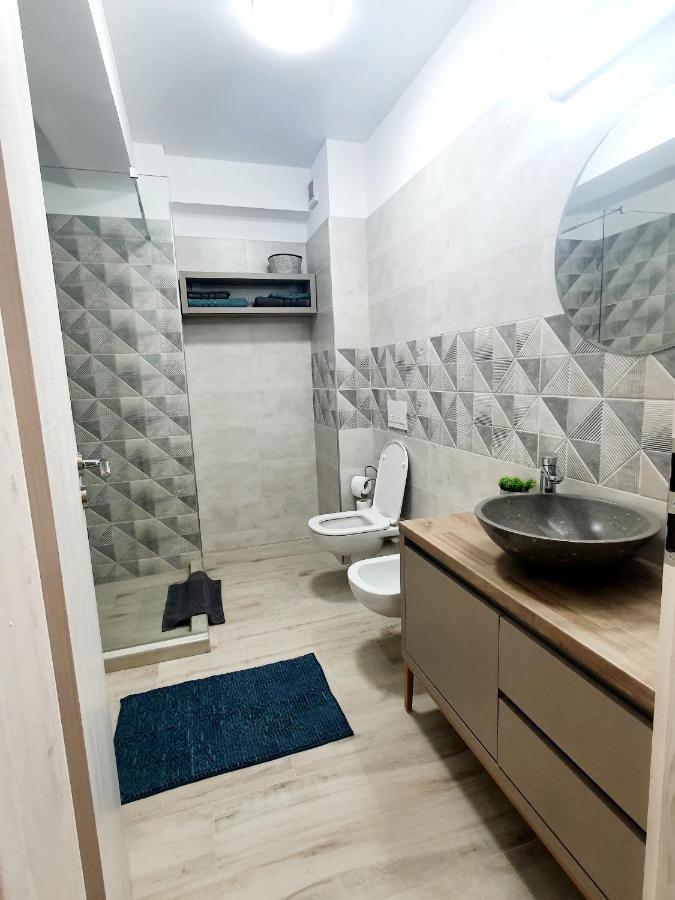 'Just Like Home' Apartment - With Private Parking Place Galaţi エクステリア 写真