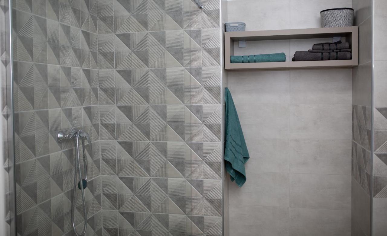 'Just Like Home' Apartment - With Private Parking Place Galaţi エクステリア 写真