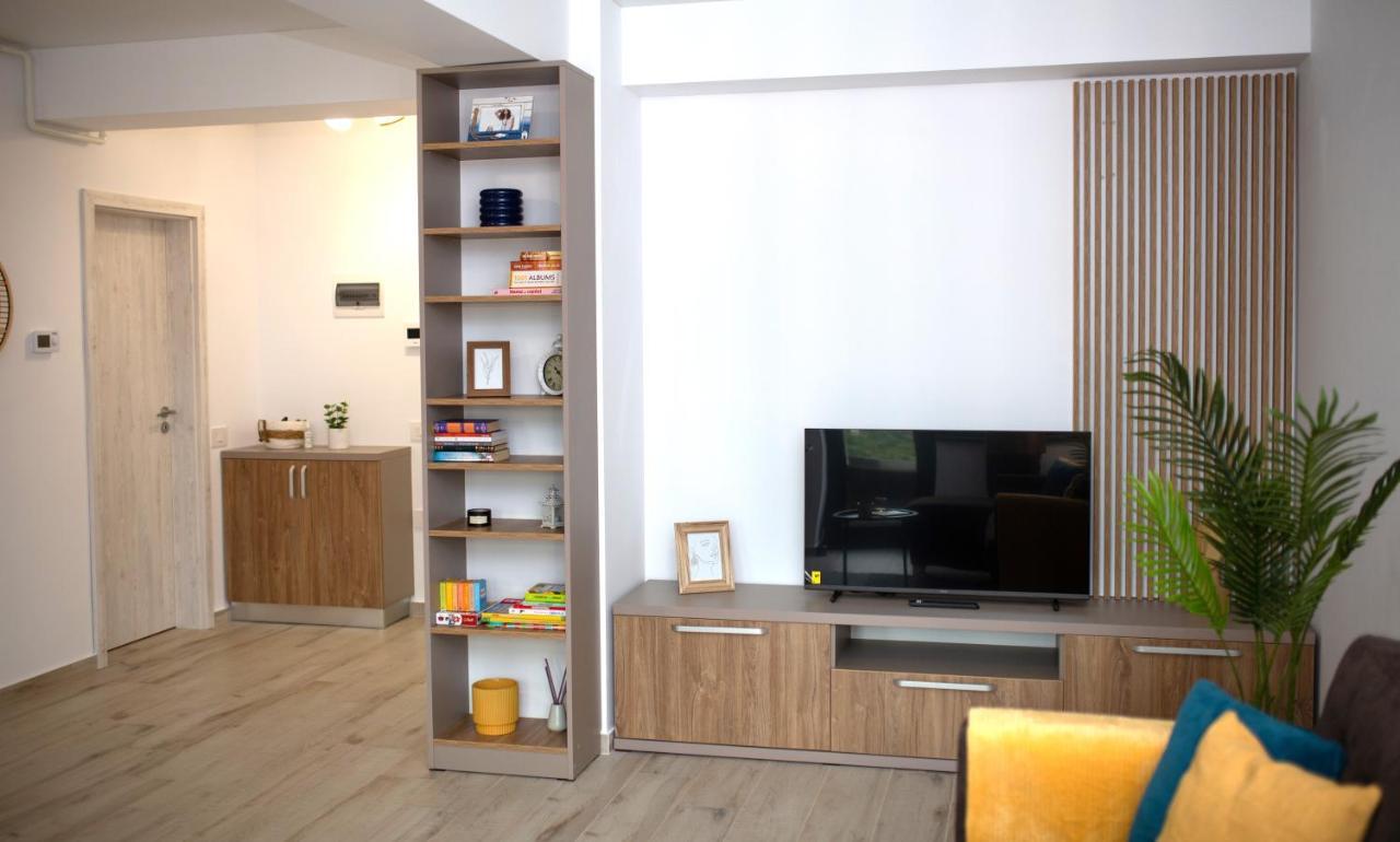 'Just Like Home' Apartment - With Private Parking Place Galaţi エクステリア 写真
