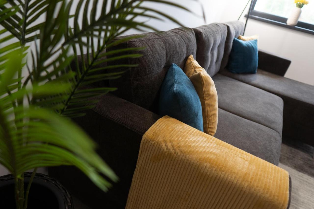 'Just Like Home' Apartment - With Private Parking Place Galaţi エクステリア 写真