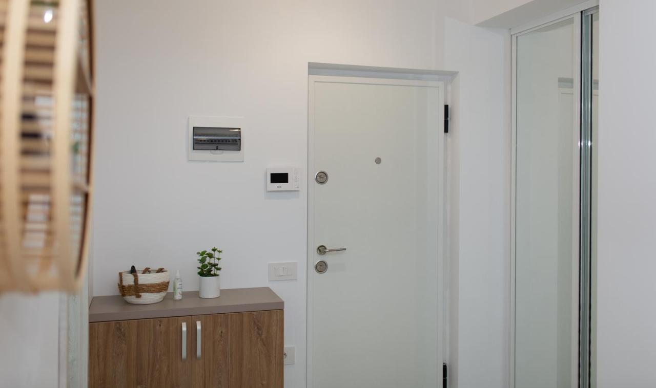 'Just Like Home' Apartment - With Private Parking Place Galaţi エクステリア 写真
