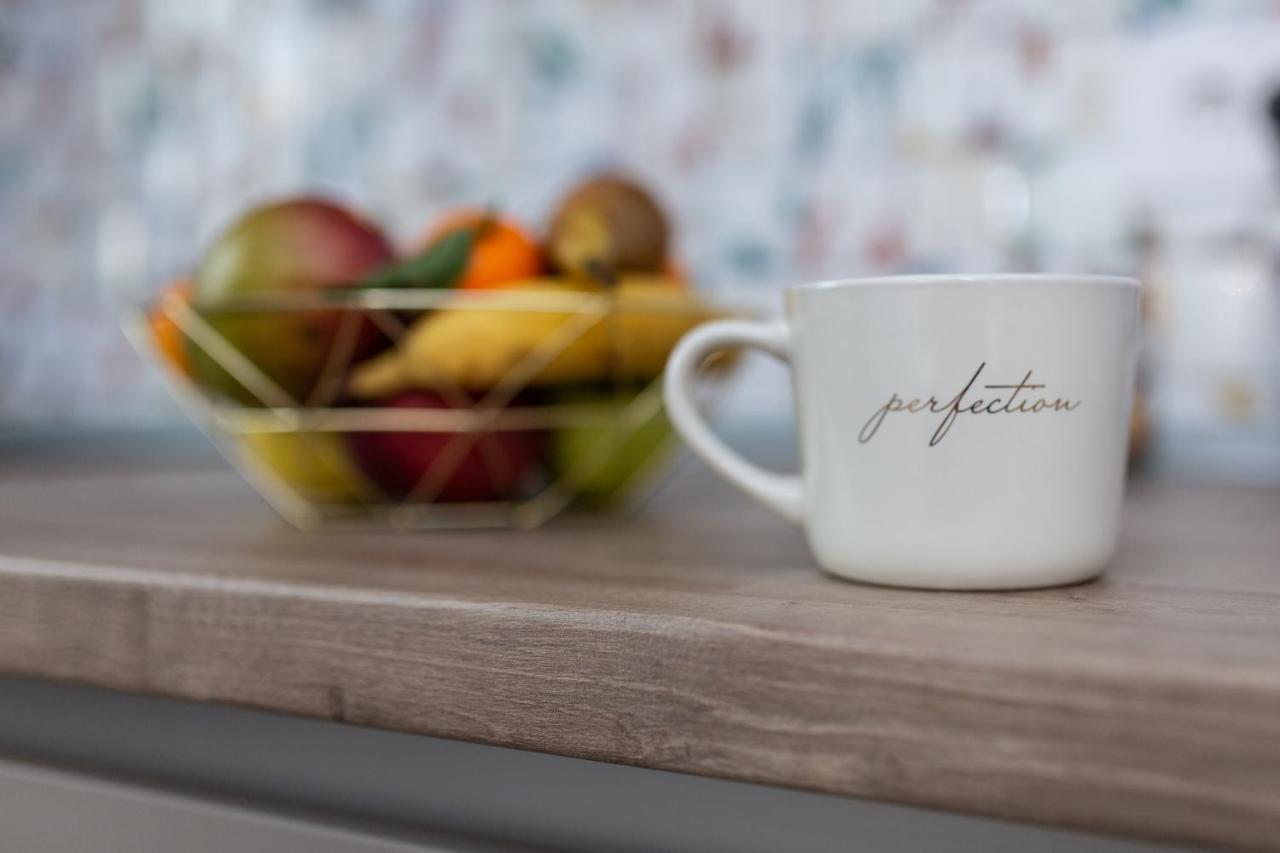 'Just Like Home' Apartment - With Private Parking Place Galaţi エクステリア 写真