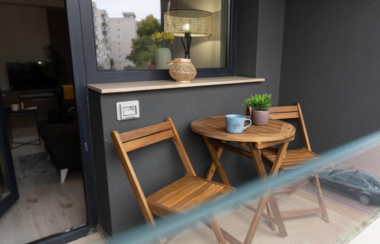 'Just Like Home' Apartment - With Private Parking Place Galaţi エクステリア 写真