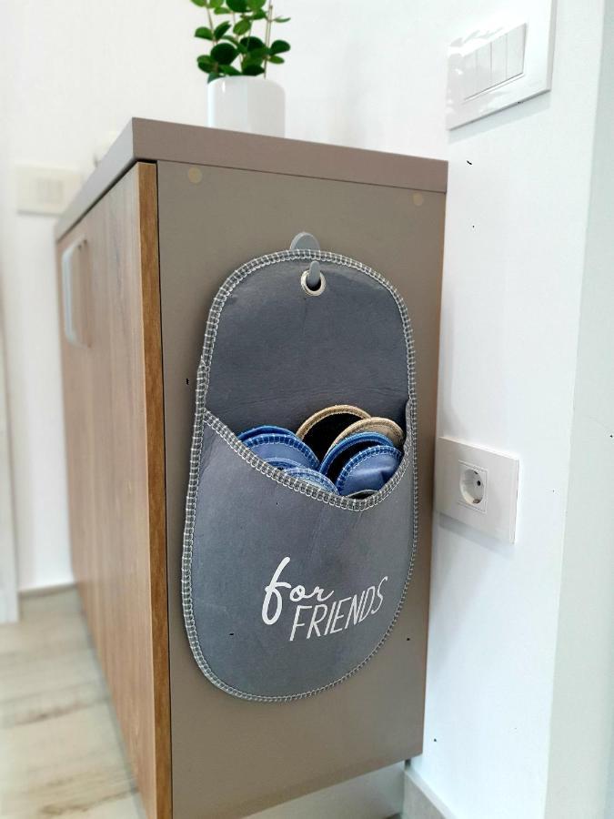 'Just Like Home' Apartment - With Private Parking Place Galaţi エクステリア 写真