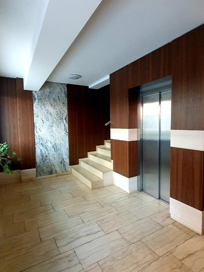 'Just Like Home' Apartment - With Private Parking Place Galaţi エクステリア 写真
